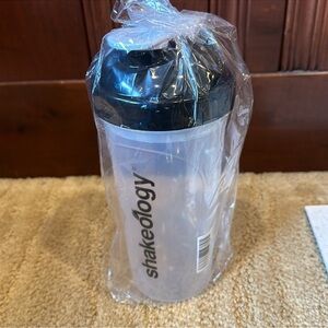 Beachbody Shaker Blender Bottle